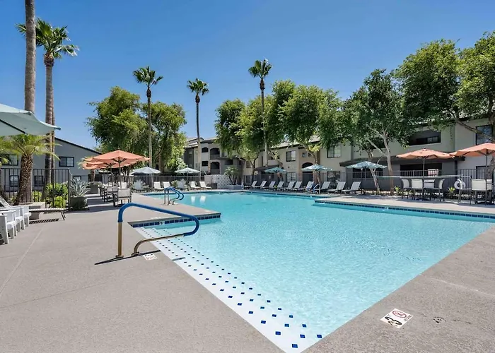 Boulevard Quiet Modern 2br Pickleball Pool Parking Gym 03 *